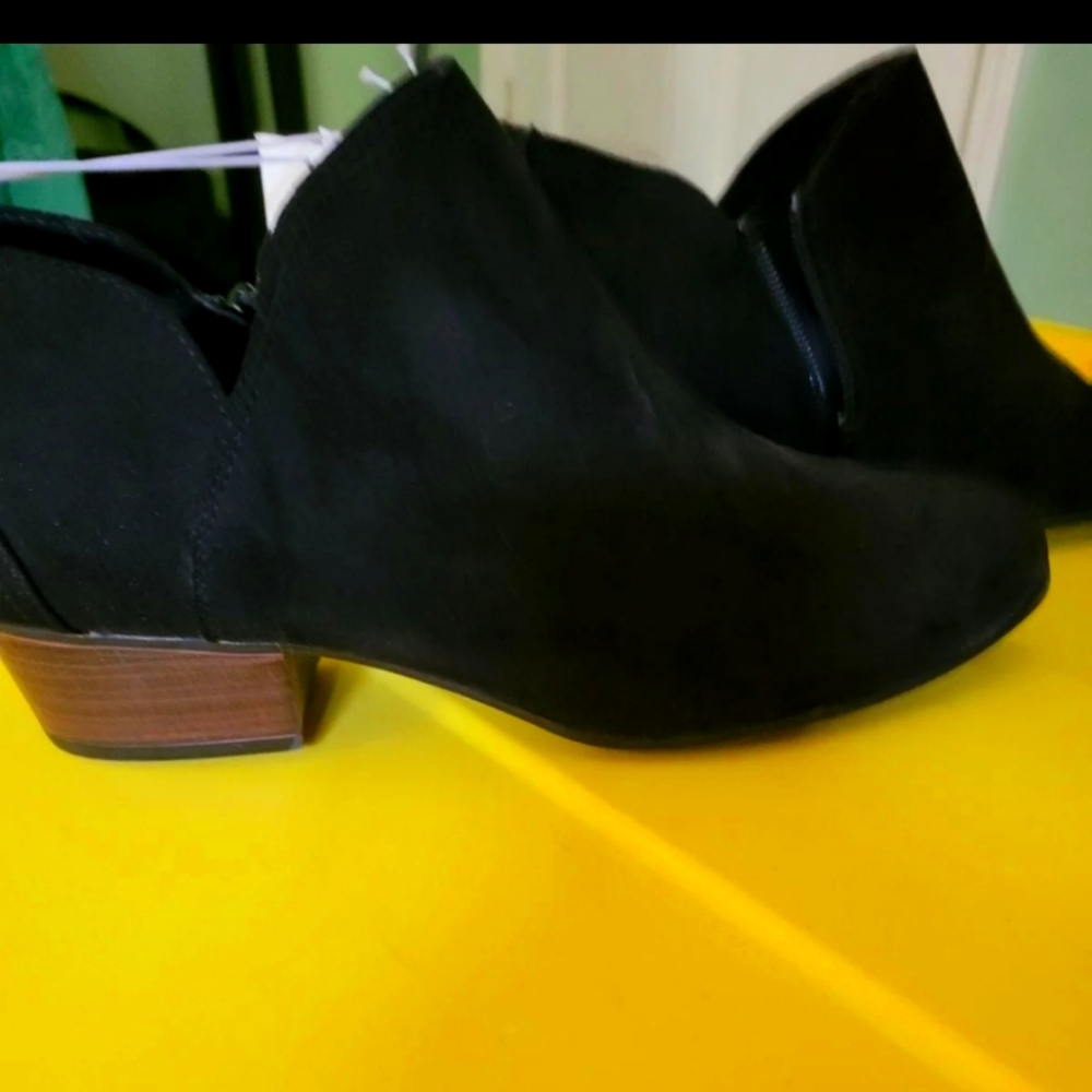 New Old Navy Size 10 Black Booties